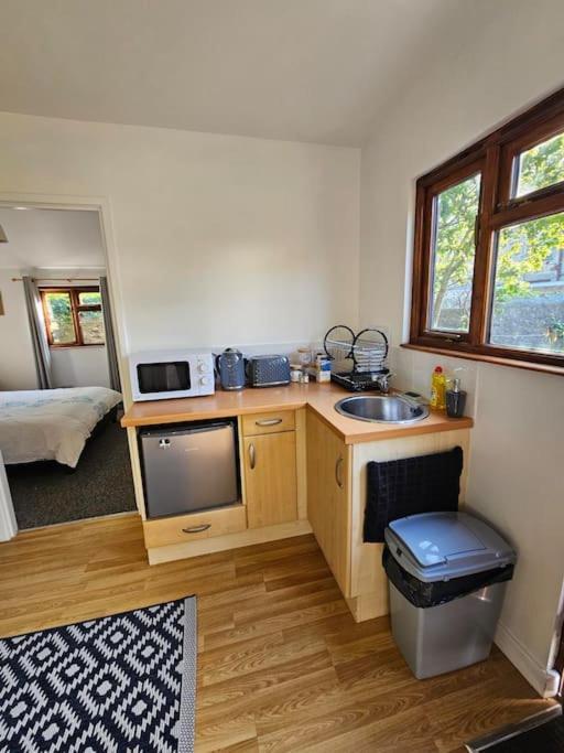 Picturesque Cabin In Cornwall カムボーン エクステリア 写真